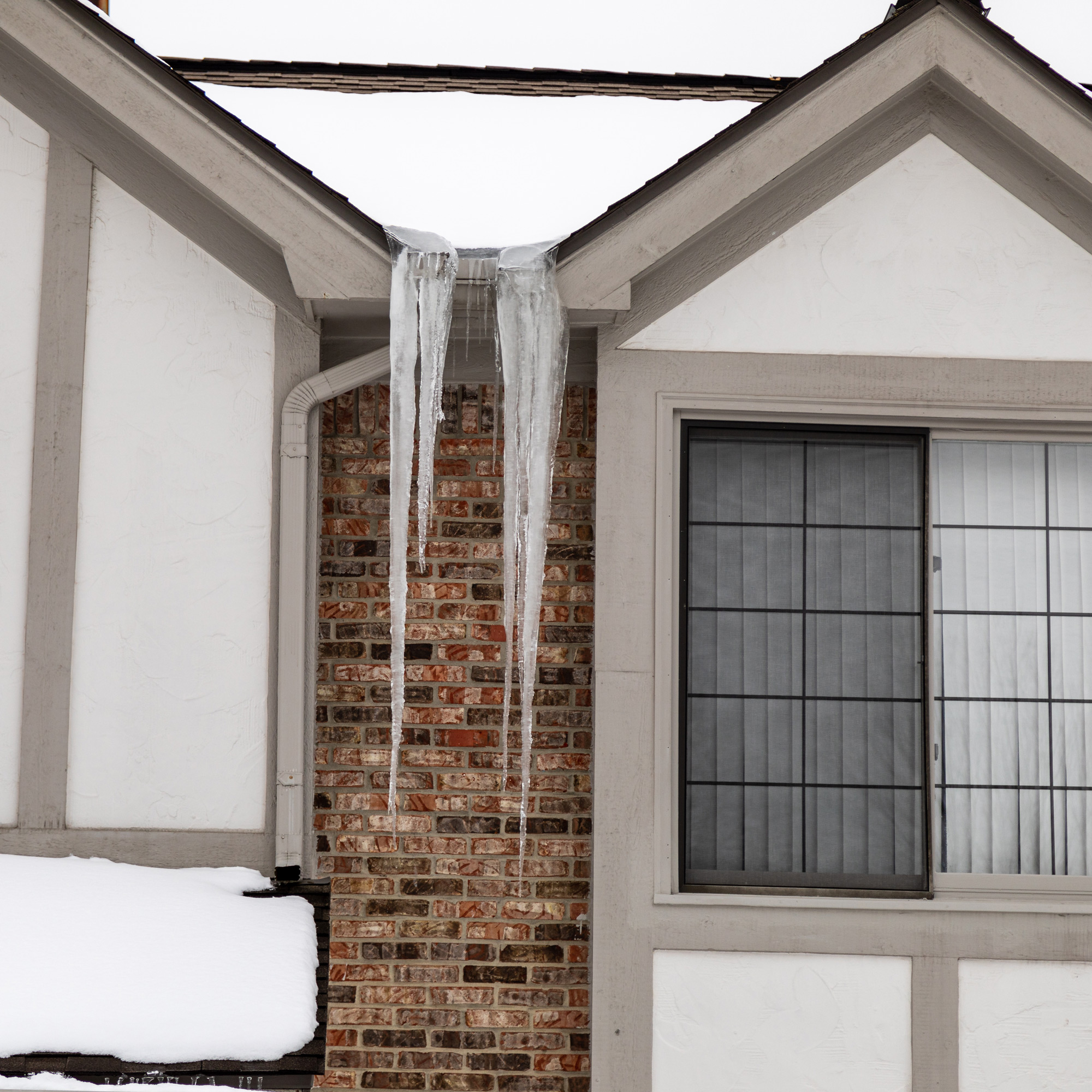 We Repair Roof Leaks In Buffalo & Willamsville NY