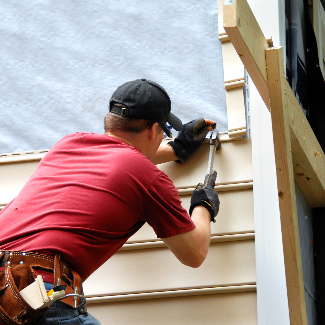 Installing vinyl siding on homes in Hamburg & Buffalo, NY