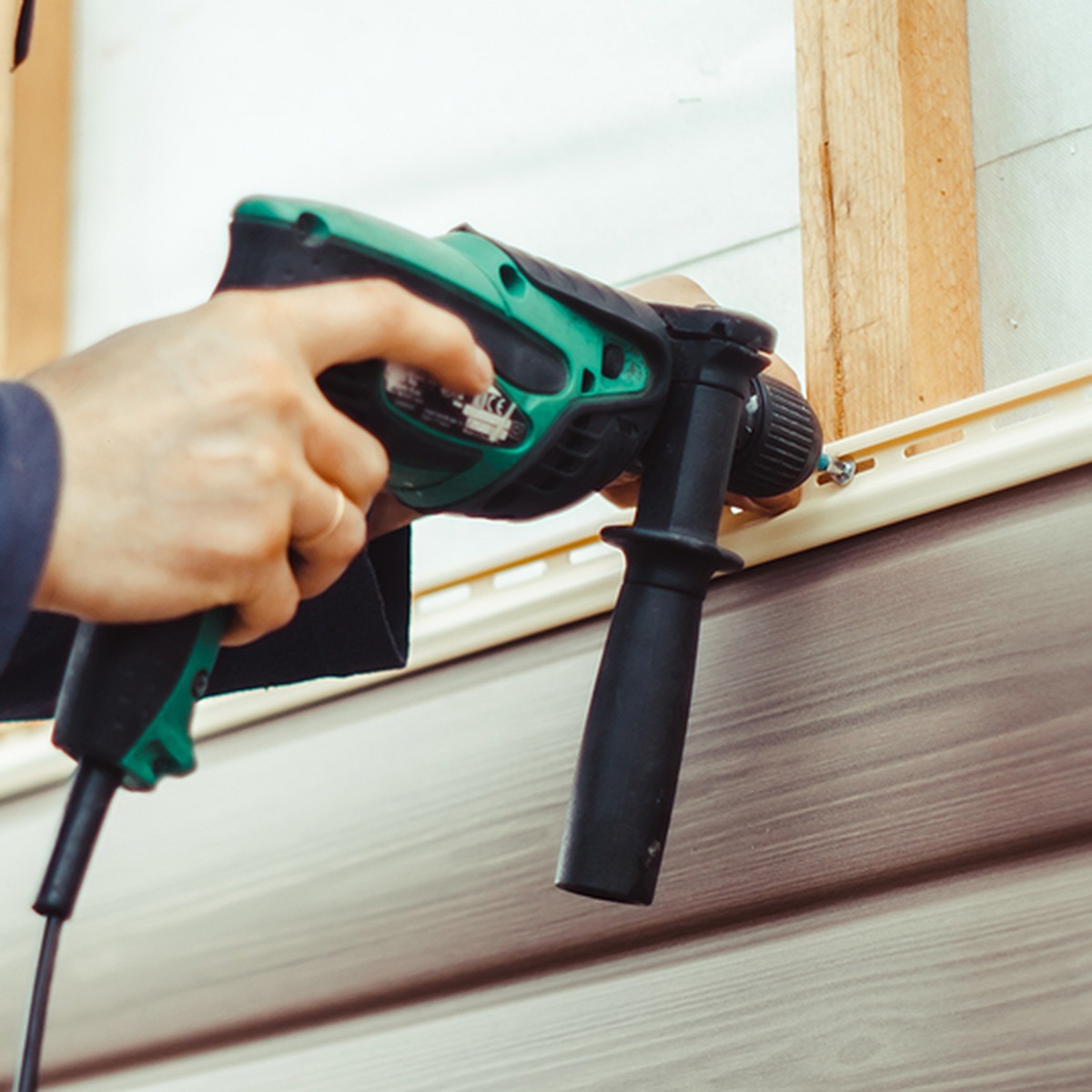 Replacing damaged vinyl sidings on homes in Hamburg, NY